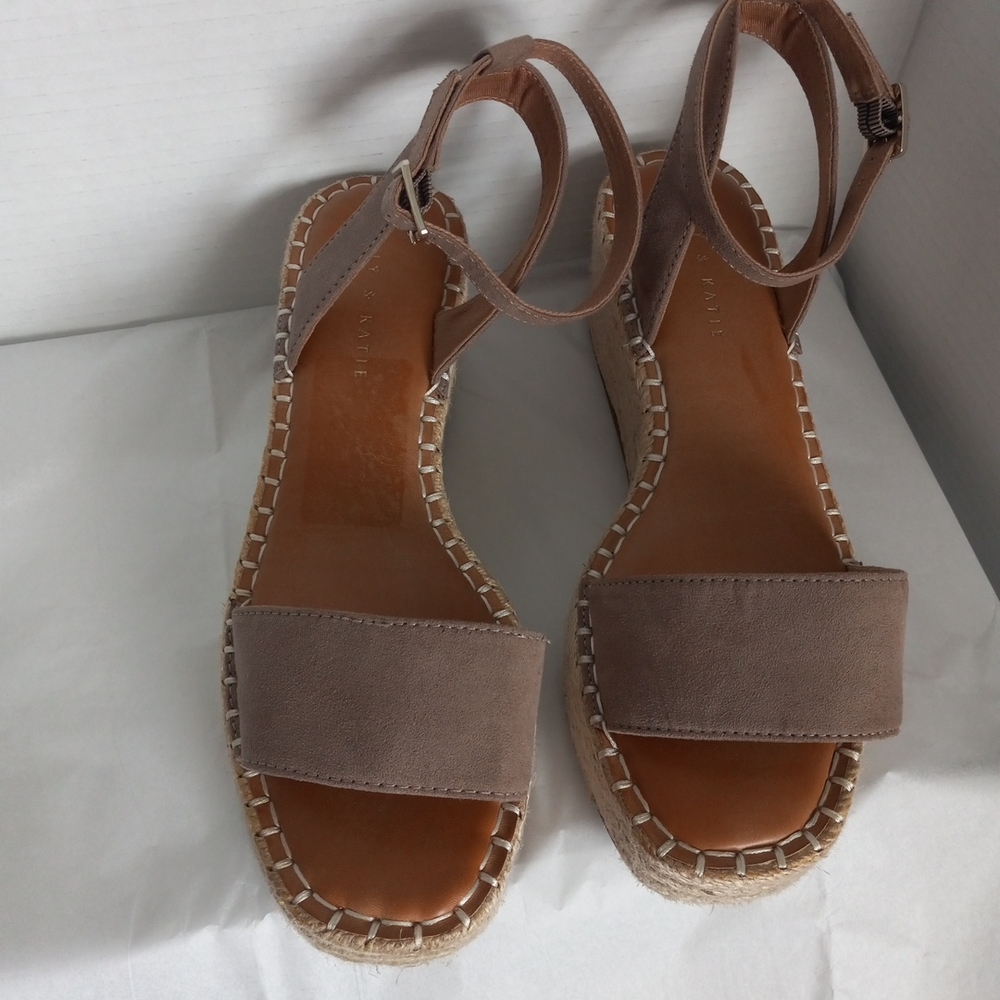 Kelly And Katie Tan Espadrille Wedges Sandals Lightweight Size 9 - Picture 4 of 9
